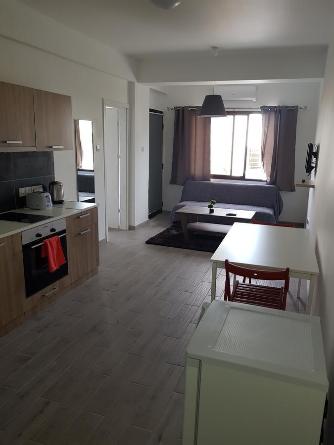 Mylos Court Apartments Limassol Bagian luar foto