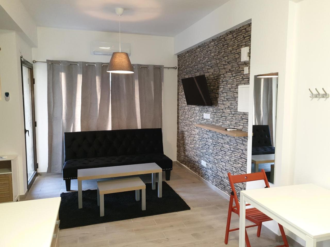 Mylos Court Apartments Limassol Bagian luar foto